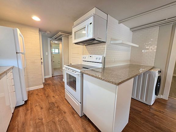 5th image of 648 University Ave APT 3