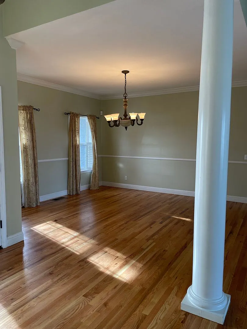 Luxury Living in The Knolls — Photo 3