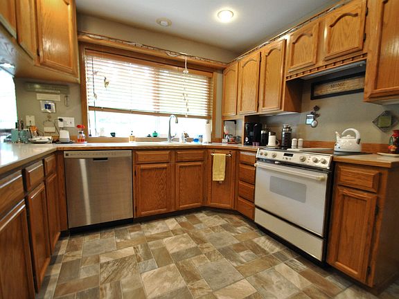 5th image of 9525 Amanda Dr NE