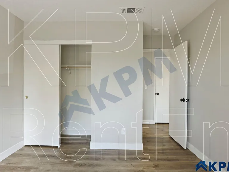 Stamford Court Apartments — Photo 11