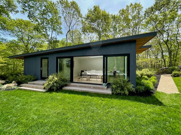https://photos.zillowstatic.com/fp/b40baaf8c75230e58c25b9aea24a73d0-p_e.webp