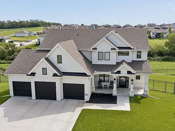 4th image of 19050 Augusta Cir