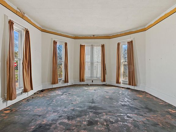 4th image of 551 3RD STREET SOUTH