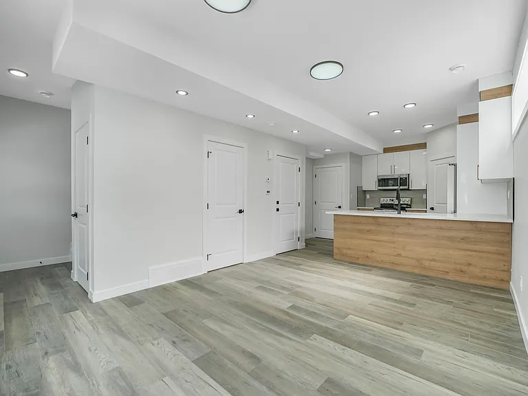 12021 95a St NW — Photo 17