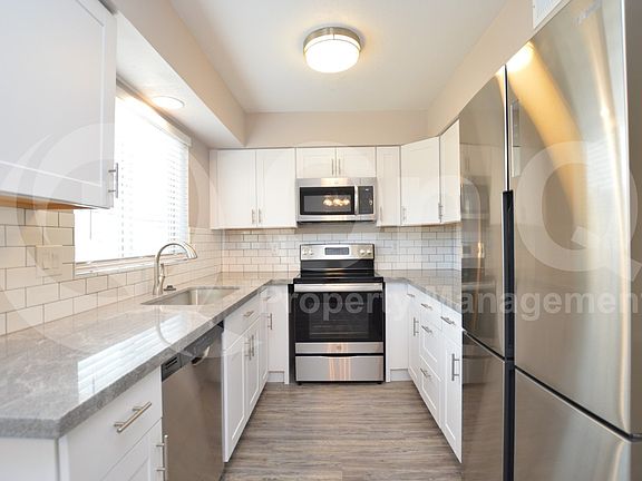 3rd image of 785 N Arrowhead Dr #2