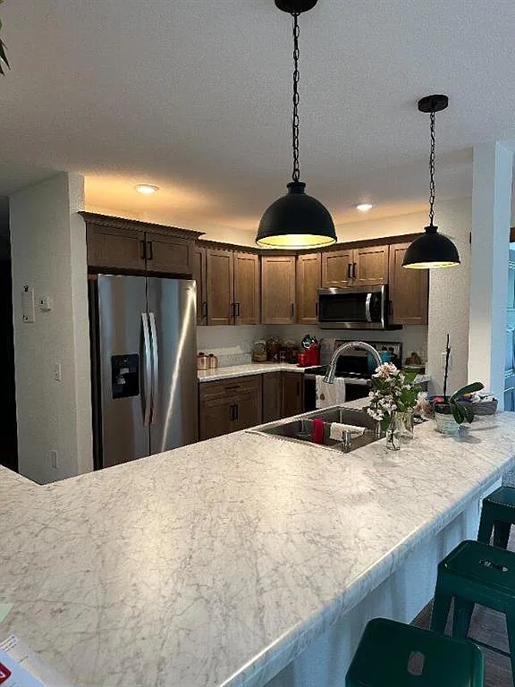 3 bed, 2.0 bath, 1800 sqft, $1,590 — Photo 3