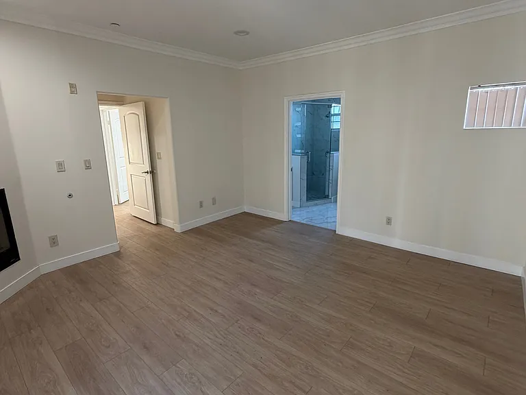 216 W Windsor Rd #105 — Photo 8
