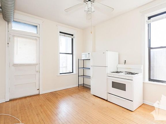 3rd image of 2733 N Magnolia Ave
