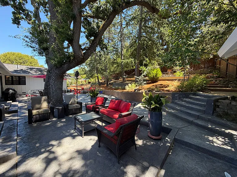 954 Acalanes Rd — Photo 22