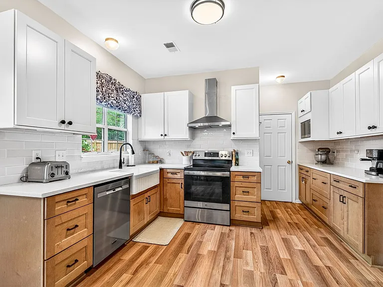 5410 Barnsley Dr — Photo 13