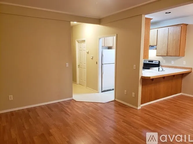 1137 Maple St — Photo 4