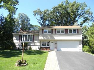 49 Smithfield Rd, Waldwick, NJ 07463