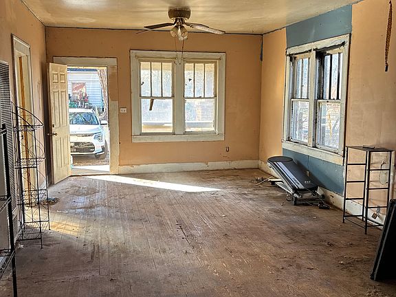 2nd image of 216 N Kentucky Ave
