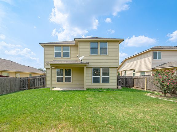 3rd image of 782 Great Oaks Dr