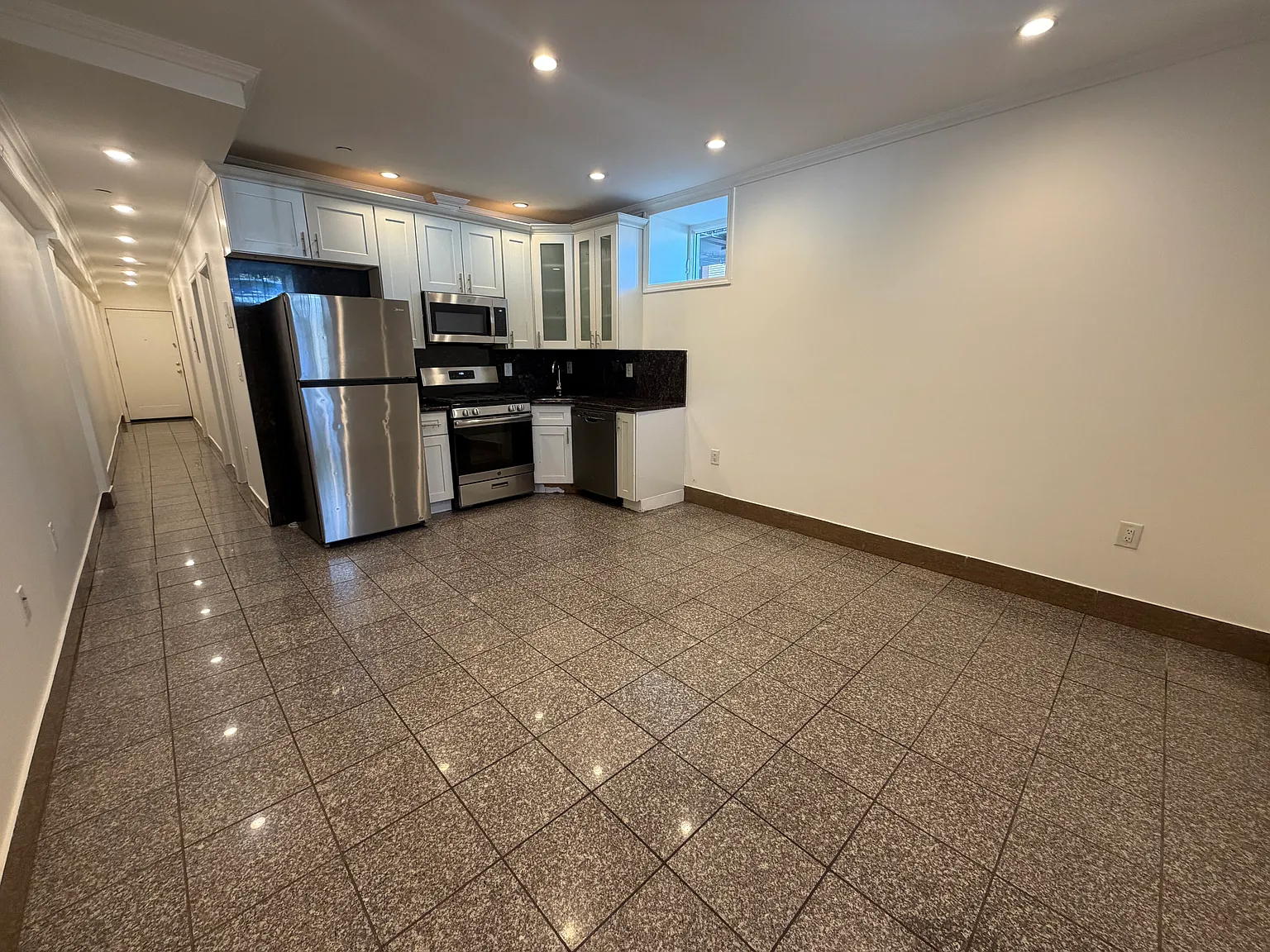 2 bed, 900 sqft, $2,000 — Photo 1