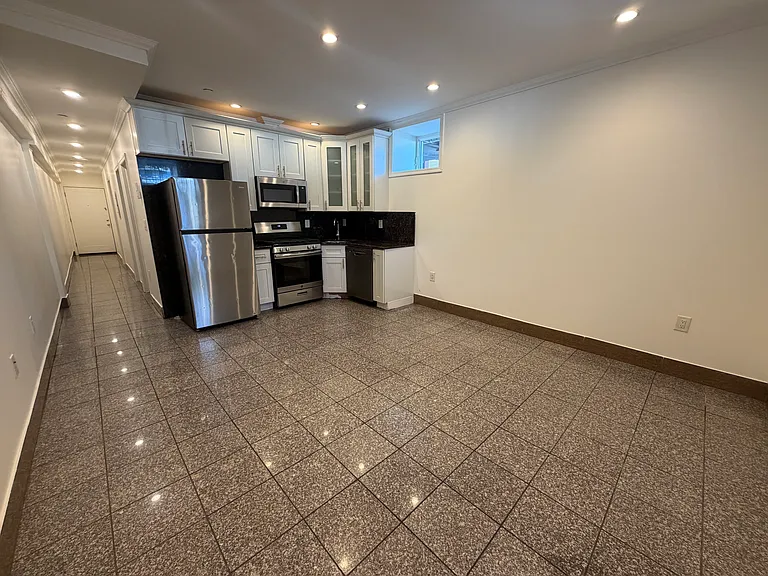 377 Danforth Ave #9B — Photo 1