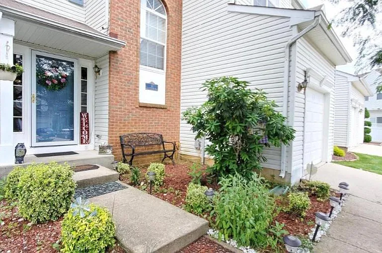 4 Windingbrook Rd — Photo 1