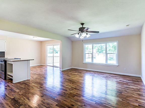 5th image of 120 Grand Prairie Dr