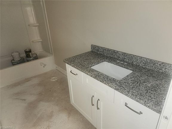 5th image of 1515 Shamrock Rd