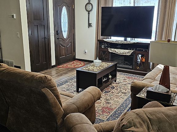 3rd image of 2303 Golf Rd