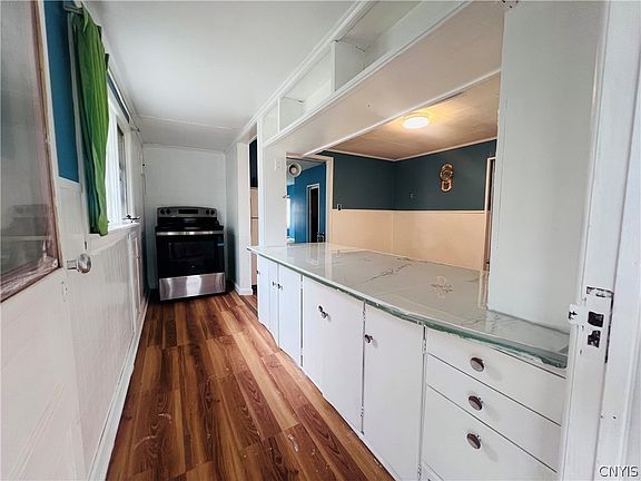 4th image of 158 Harold St