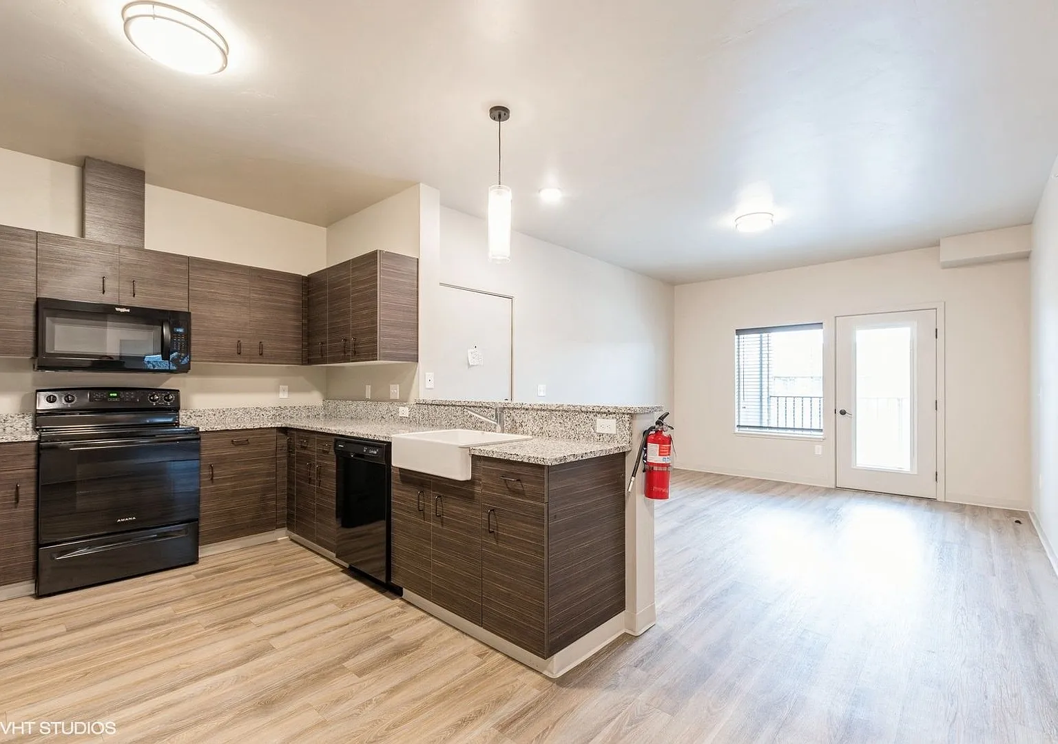 2 Bedroom / 1 Bathroom Apartment! — Photo 1