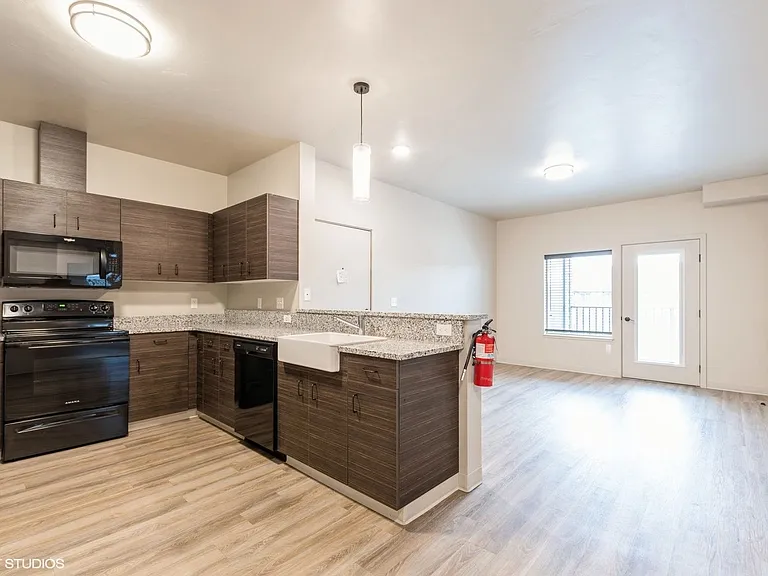 1920 Jefferson Blvd #207-C — Photo 1