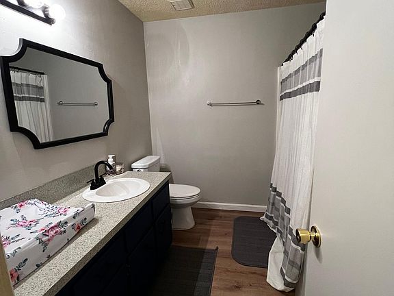 2nd image of 206 Lilac Ct