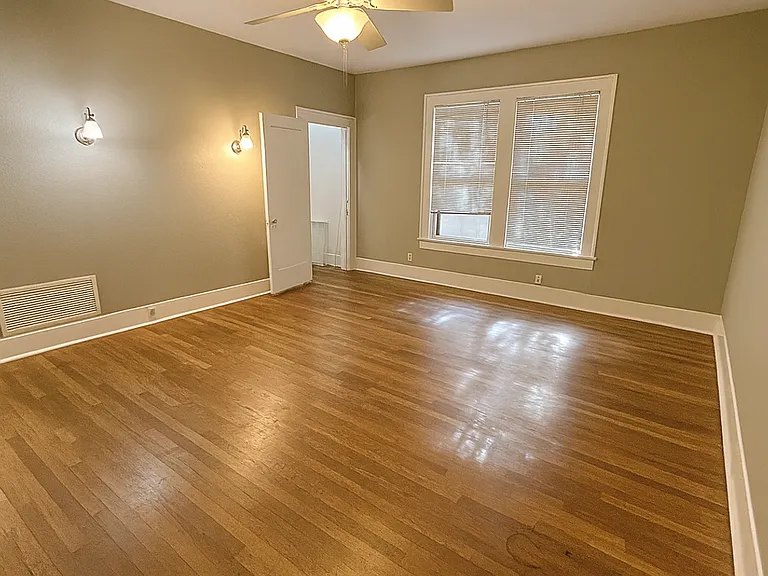 1115 W 22nd St #1/2 — Photo 18