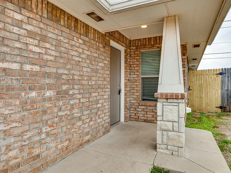 1407 Macalpine St — Photo 4
