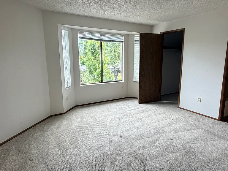 335 SE Clark St #B — Photo 8