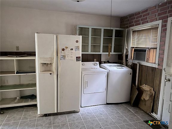 3rd image of 1908 Elkins Ave
