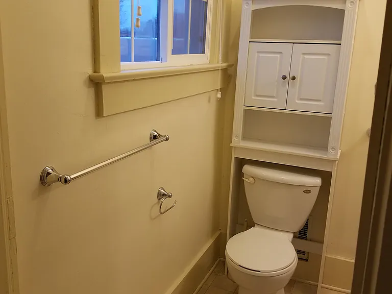 112 W Lafayette St #C — Photo 6