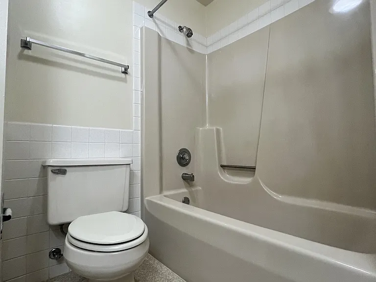 227 N 1st St #2 — Photo 15
