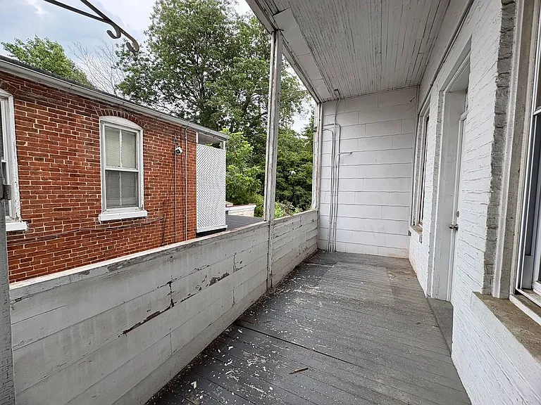 534 W Market Street — Photo 24