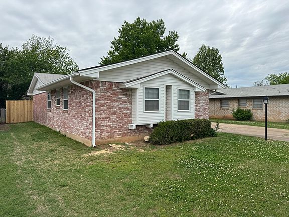 3rd image of 3905 Vickie Dr