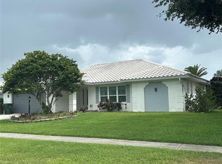1137 Hoover St, Nokomis, FL 34275
