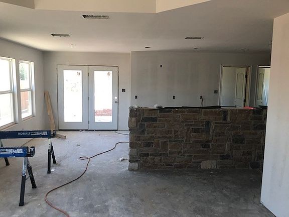 2nd image of 207 W Avenue D