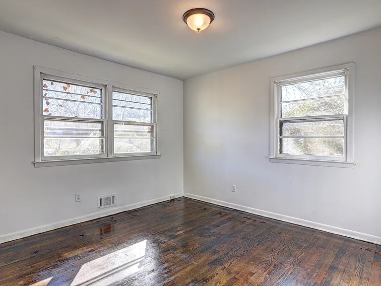 3467 Eisenhower Cir SE — Photo 8