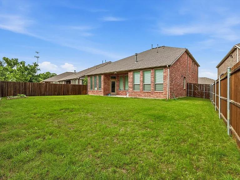 8309 Gray Squirrel Ln — Photo 18