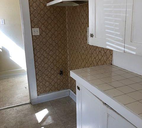 5th image of 313 E Santa Paula St