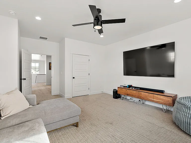 6862 N Willowside Ave — Photo 38