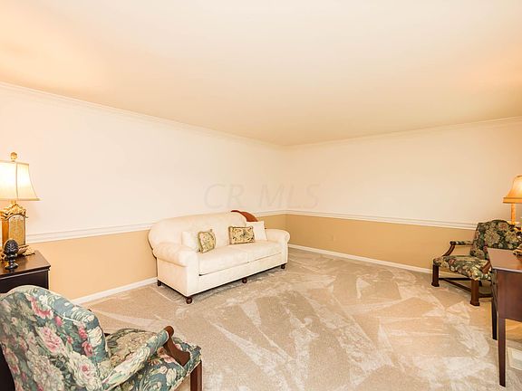 5th image of 8776 Davington Dr