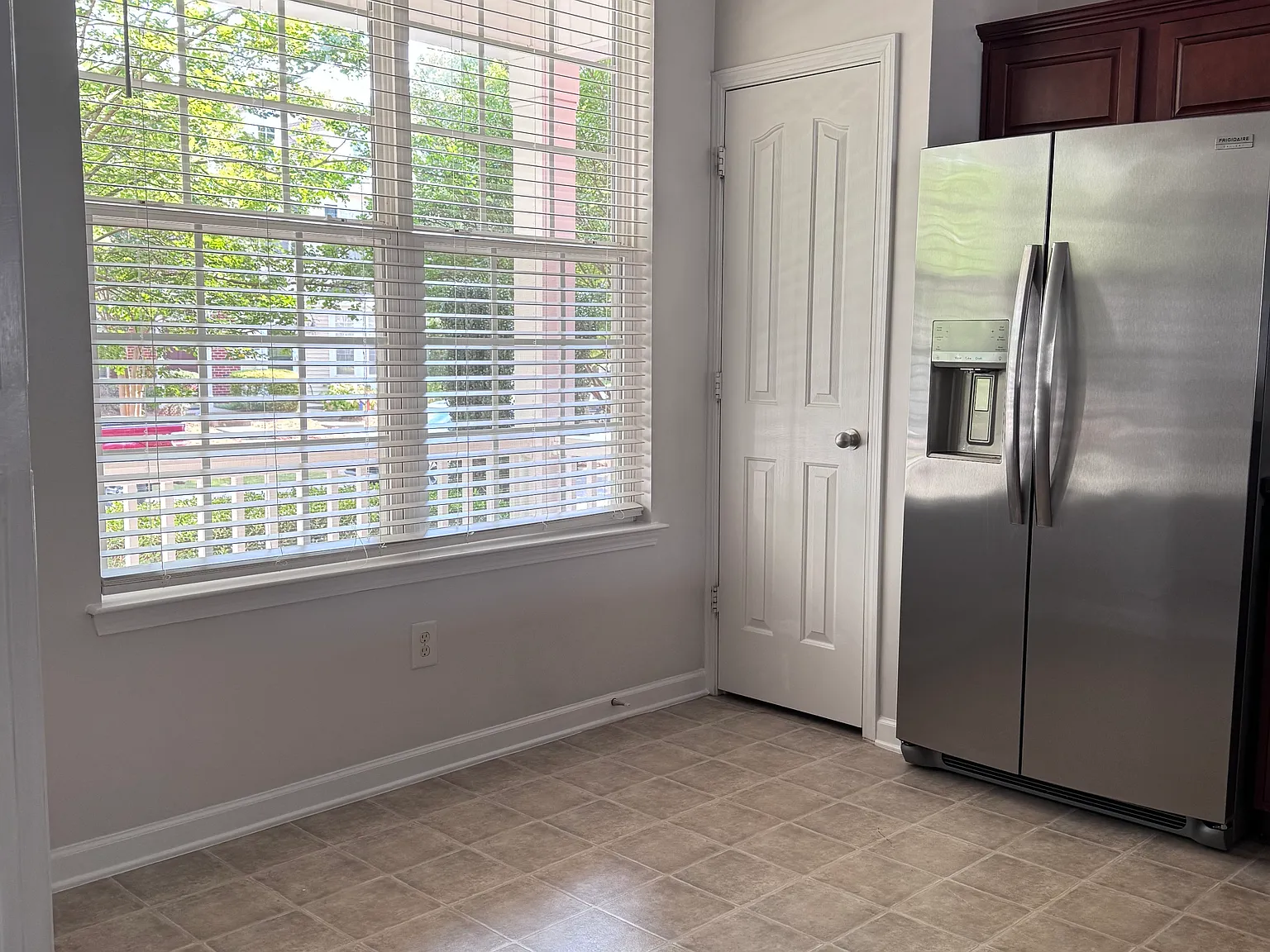 2 bed, 2.5 bath, 1480 sqft, $1,725 — Photo 4