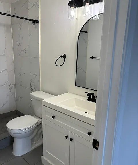 1806 Glendale Ln — Photo 10