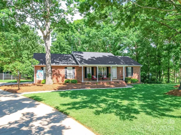 135 Henry Putnam Dr, Cherryville, NC 28021