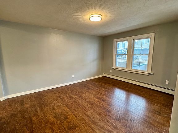 4th image of 114 Clinton St #A