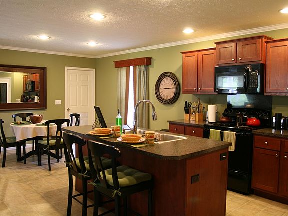 4th image of 203 Greenwood Dr