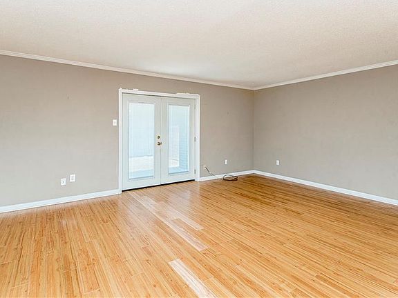 5th image of 2420-22 Caswell Ln