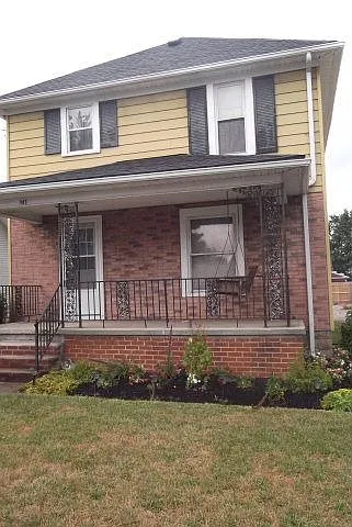 747 Davids St photo 1